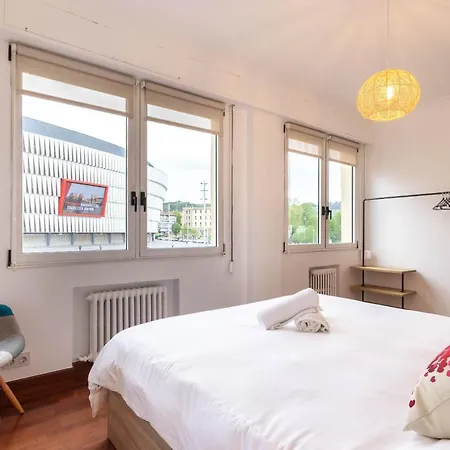 Con Vistas Al Estadio San Mames בילבאו